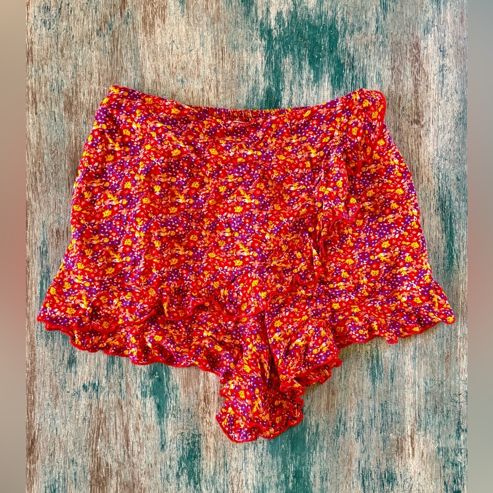 Floral Shorts xs; Patrons of Peace